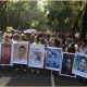 «Para nosotros están vivos»: padres de normalistas en protesta en el DF