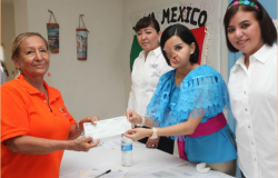 Verónica Salazar entrega becas a “Abuelitos Ecológicos” de Matamoros