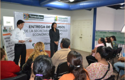 Entregan estímulos a microempresas en Tamaulipas
