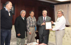 Recibe Rector de la UAT reconocimiento del Club Rotario Tamaholipa