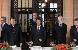 Recibe Peña Nieto a 12 nuevos embajadores