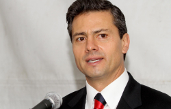 Recibe Peña Nieto a integrantes del SNTE