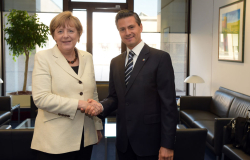 Felicita Merkel a EPN por proceso electoral