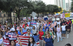 Dallas alberga la mayor protesta contra Trump