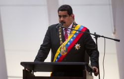 Advierte Maduro que Venezuela atraviesa una ‘tormenta económica’