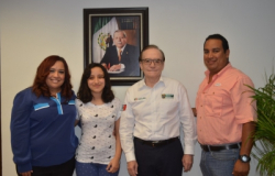 Felicita Secretario de Educación de Tamaulipas a la joven escritora Dulce Bautista Salas