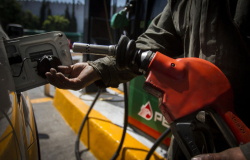 Debe informar Pemex criterios para compra de gasolina