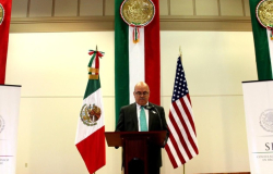 Despiden y honran a cónsul de México