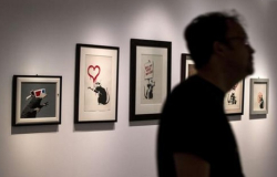 «Guerra, capitalismo y libertad», la mayor exposición de Banksy es exhibida en Roma