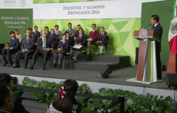 Peña Nieto asevera que México se mantendrá firme en la reforma educativa