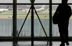 Suspende vuelos de nueva ruta a México . Obligan trámites a retraso