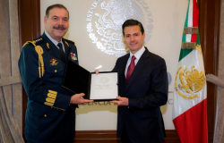 Entrega jefe de Estado Mayor informe a Peña Nieto