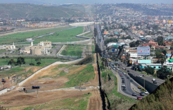Congresistas por Texas rechazan construir muro en la frontera con México: encuesta