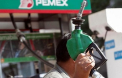 Acuerdan gasolineros fronterizos con Pemex