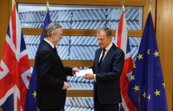 UE recibe carta que activa el Brexit