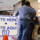 Dictamina jueza: ley electoral de Texas discrimina a minorías