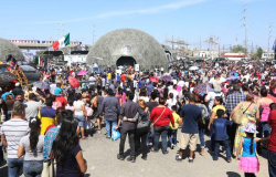 Abarrotan familias de paseantes la exposición “Fuerzas Armadas… Pasión por servir a México”, en el interior del Parque Fundidora.