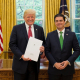 Gerónimo Gutiérrez presenta cartas credenciales ante Donald Trump
