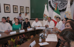 Sostienen mesa de trabajo Oscar Almaraz con Diputados Federales