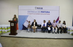 Entrega Alcaldesa Pintura a 76 Instituciones Educativas