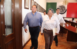 Mesa de trabajo entre la Secretaria de Salud, Gloria Molina Gamboa y el Alcalde Oscar Almaraz Smer