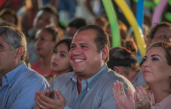 Junto a 10 mil victorenses evalua Oscar Almaraz obras y servicios