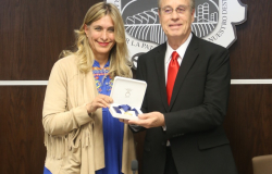Entregó Maki Ortiz Medalla al Mérito Marte R. Gómez