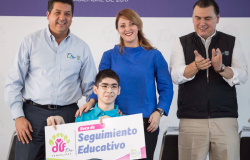 Entrega DIF Tamaulipas becas a estudiantes Sin Límites