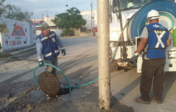 Extrae COMAPA Reynosa grandes cantidades de grasa en drenaje