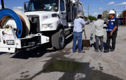 COMAPA de Reynosa sigue extrayendo desechos de alcantarillas
