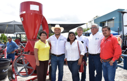 Gobierno de Tamaulipas entrega implementos agrícolas para mejorar los procesos de producción.