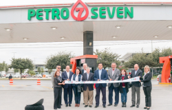 Inauguran en Reynosa nueva imagen de Petro Seven