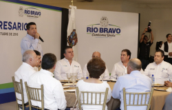 Refrenda Gobernador compromiso con familias y gobierno de Río Bravo.