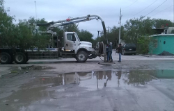 Cuadrillas de COMAPA normalizan servicio de drenaje en Riberas del Carmen