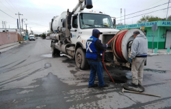 COMAPA de mantenimiento a red de drenaje en amplio sector de la Longoria