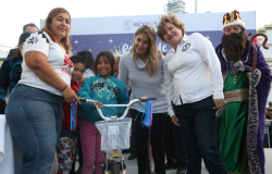 Celebra Maki Ortiz a niños reynosenses su Día de Reyes