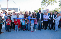 Inauguró Maki Ortiz tres calles pavimentadas más
