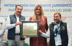 Recibe Maki Ortiz reconocimiento de la Secretaría de Salud