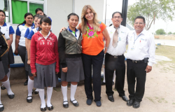 Gestiona Gobierno Municipal camión escolar en Periquitos