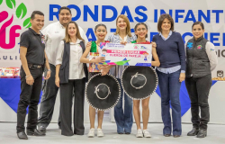 Premia Mariana Gómez a ganadores de Rondas Infantiles en Tamaulipas.