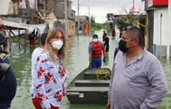 Recorre Maki Ortiz colonias afectadas por lluvias para auxiliar a las familias