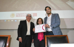 Premia Archivo General de la Nación a Carlos Peña Ortiz