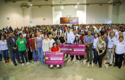Entregó Carlos Peña Ortiz Becas de Titulación del Gobierno de Reynosa