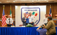 Firmaron Alcaldes de Reynosa y McAllen Convenio de Colaboración para Capacitar Bomberos
