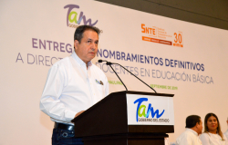 Gobierno de Tamaulipas entrega nombramientos base a personal de Educación Básica.